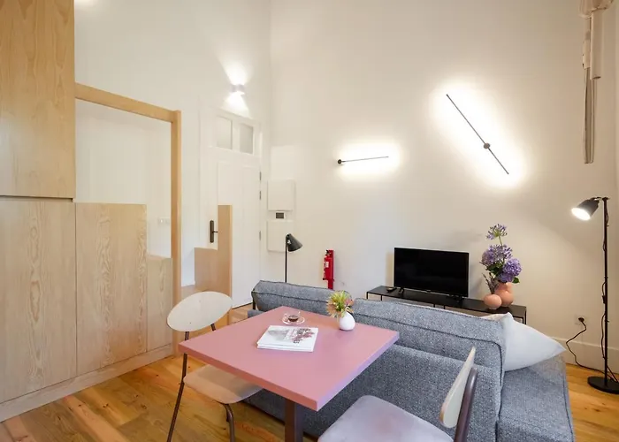 아파트 Gateway House